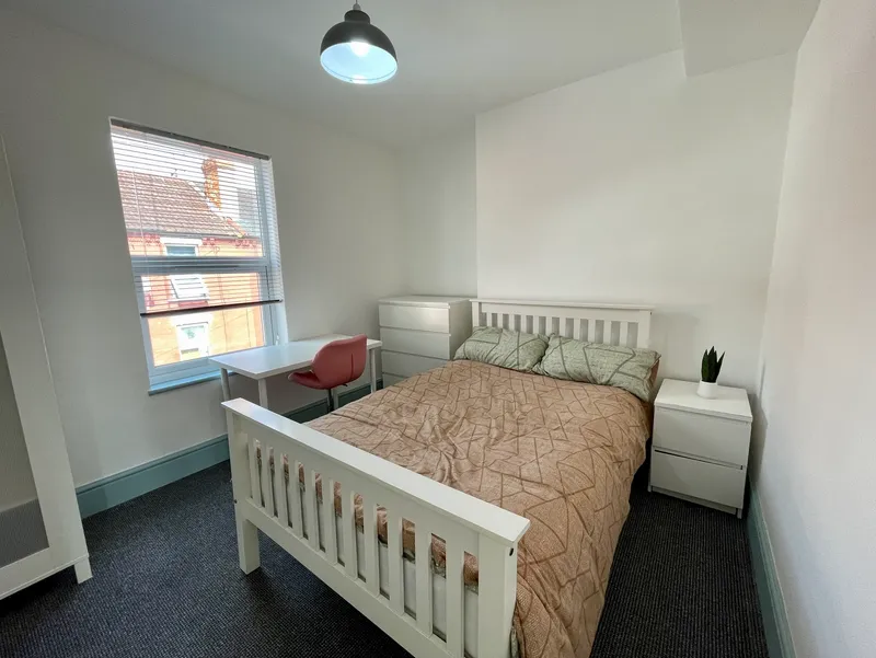 Arthur St // 2 Bed & 2 Bath // JUNE 2026 - Image 3